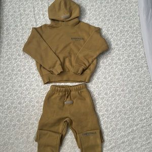Essentials fear of god sweatsuit